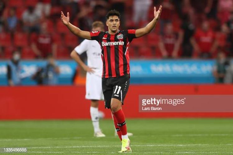 “Bayer”in futbolçusu A seriyasına gedir