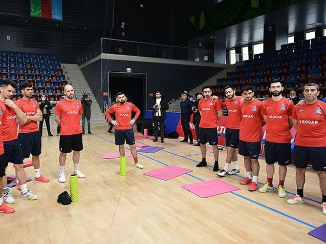 Azərbaycan millisi boş tribunalar önündə