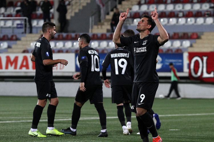 “Neftçi”nin 34 yaşlı forvardı qayıtdı