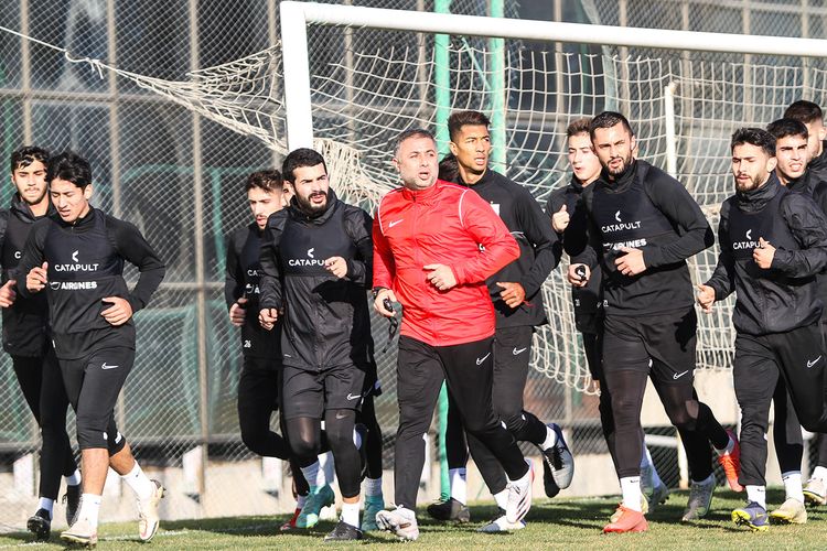 “Bursaspor” “Neftçi”dən daha bir futbolçu ilə danışığa başladı