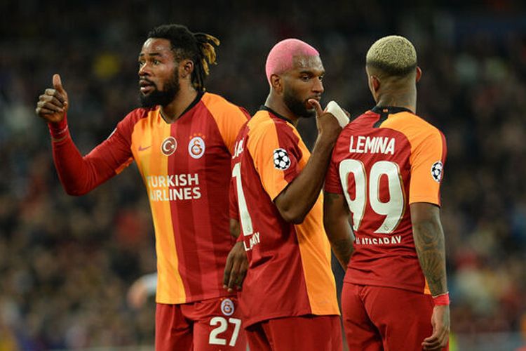 “Qalatasaray”dan ayrılacaq daha 2 futbolçu müəyyənləşdi