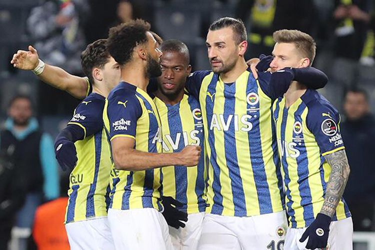 “Fənərbaxça”nın 2 futbolçu koronavirusa yoluxdu