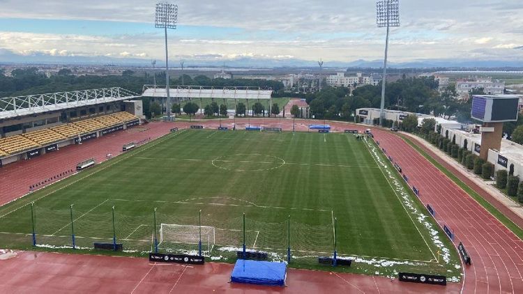 Meydanı qardan Qurban Qurbanov və futbolçular təmizlədilər - FOTO