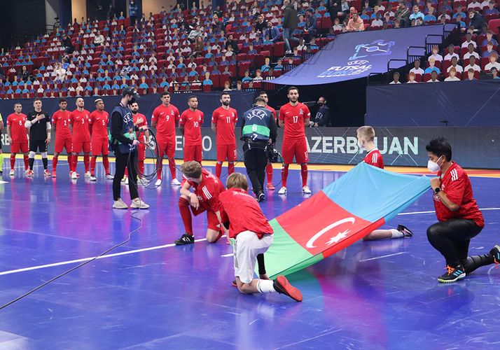 Millimiz dünya reytinqində irəlilədi