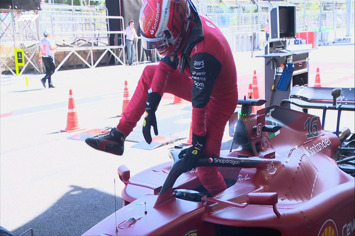 “Formula-1”: “Ferrari”nin hər iki pilotu mübarizəni dayandırdı 