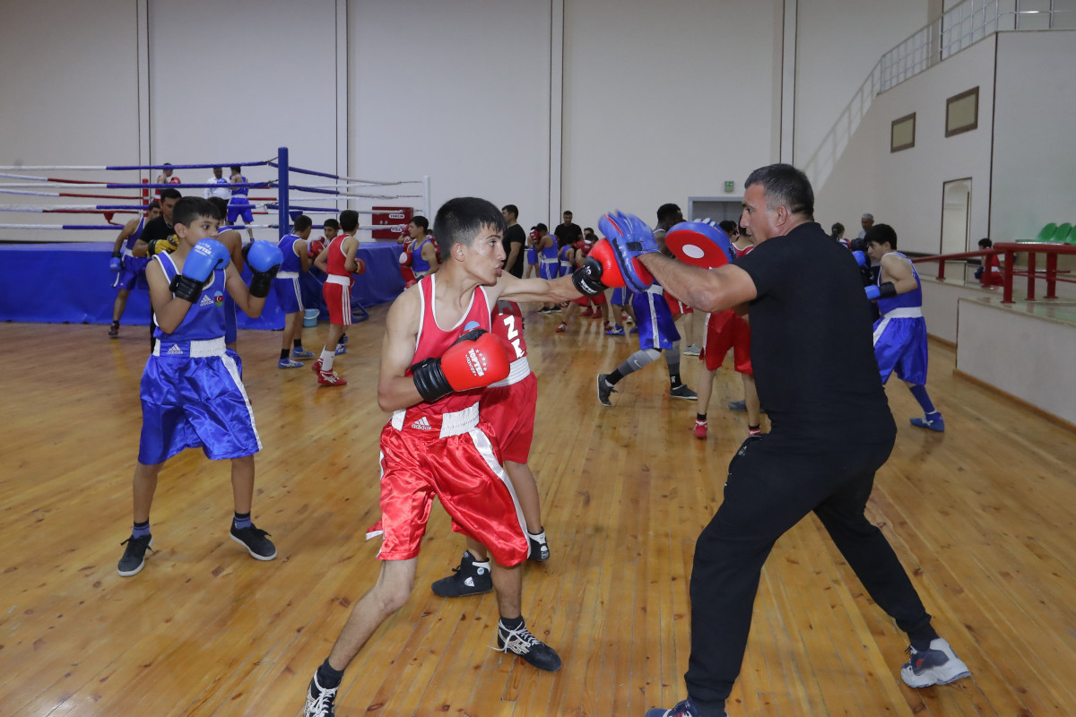 Sahil Babayev naxçıvanlı boksçularla görüşdü - FOTO 
