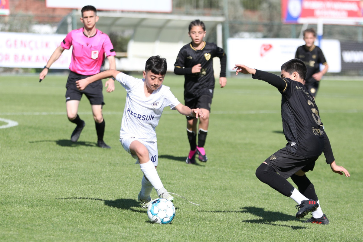 “Qarabağ” “Bursaspor”la heç-heçə etdi, “Ayaks”a uduzdu 