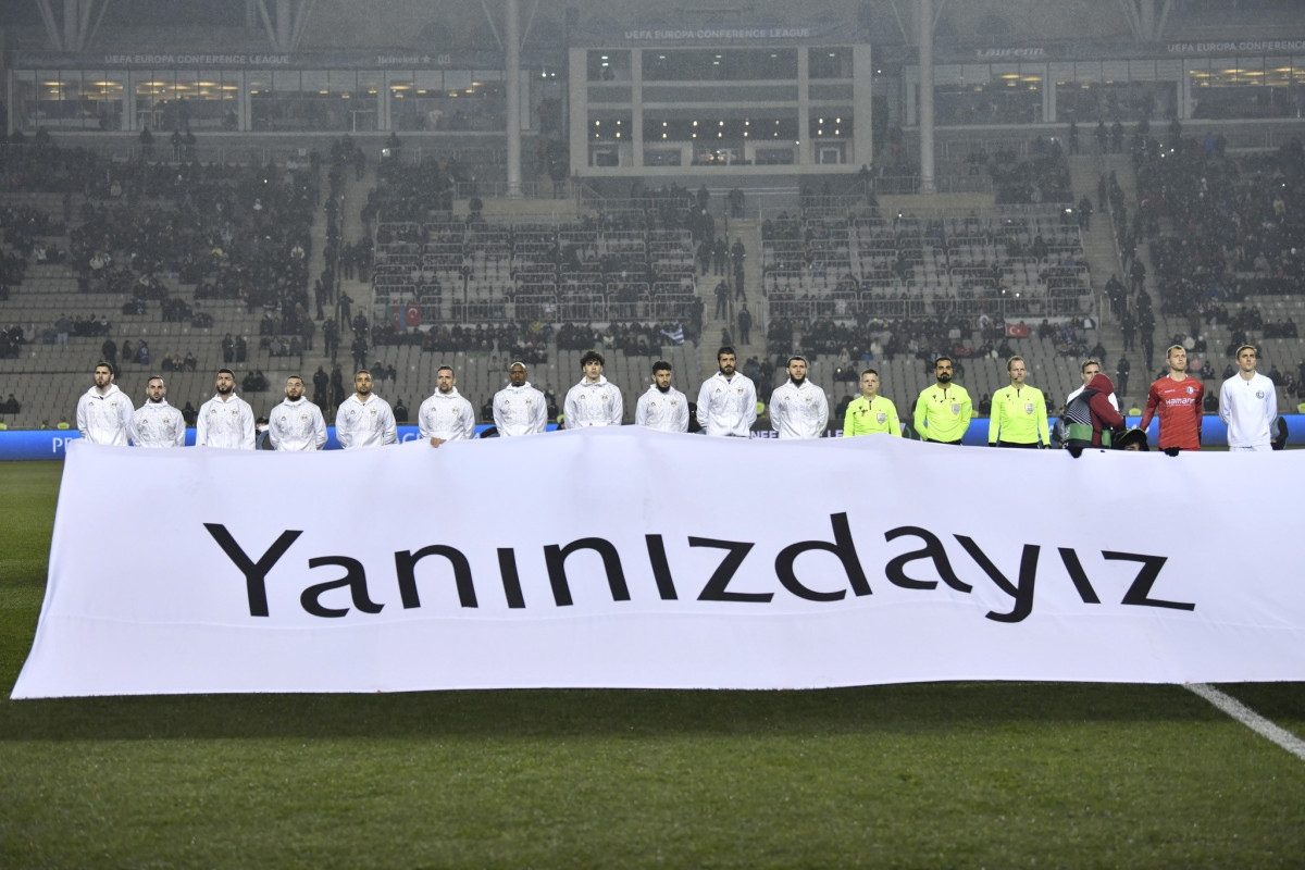 "Qarabağ"ın oyununda türk və ərəbcə pankart - FOTO 