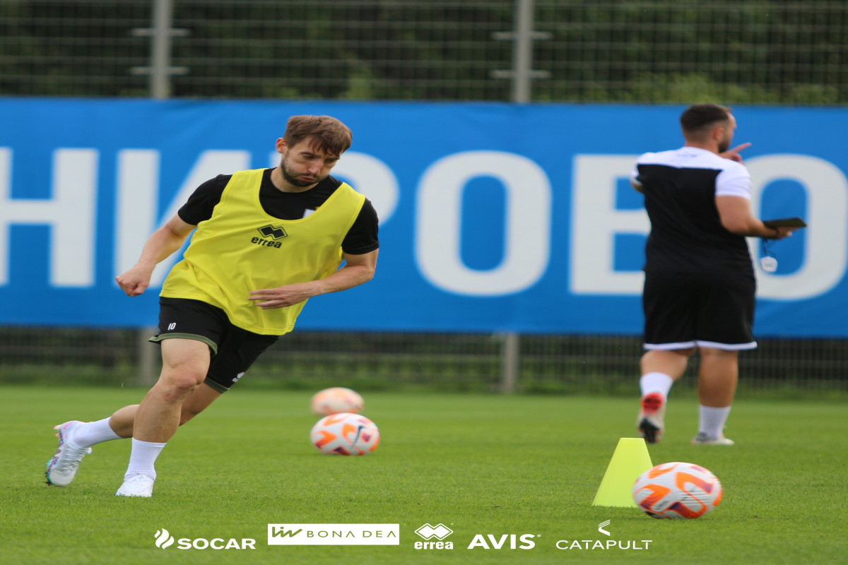 Adrian Mutu "Neftçi" ilə ilk məşqdə - FOTOSESSİYA 