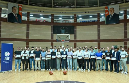 Basketbol Federasiyası uşaq basketbol məşqçilərinə sertifikatlarını təqdim edib