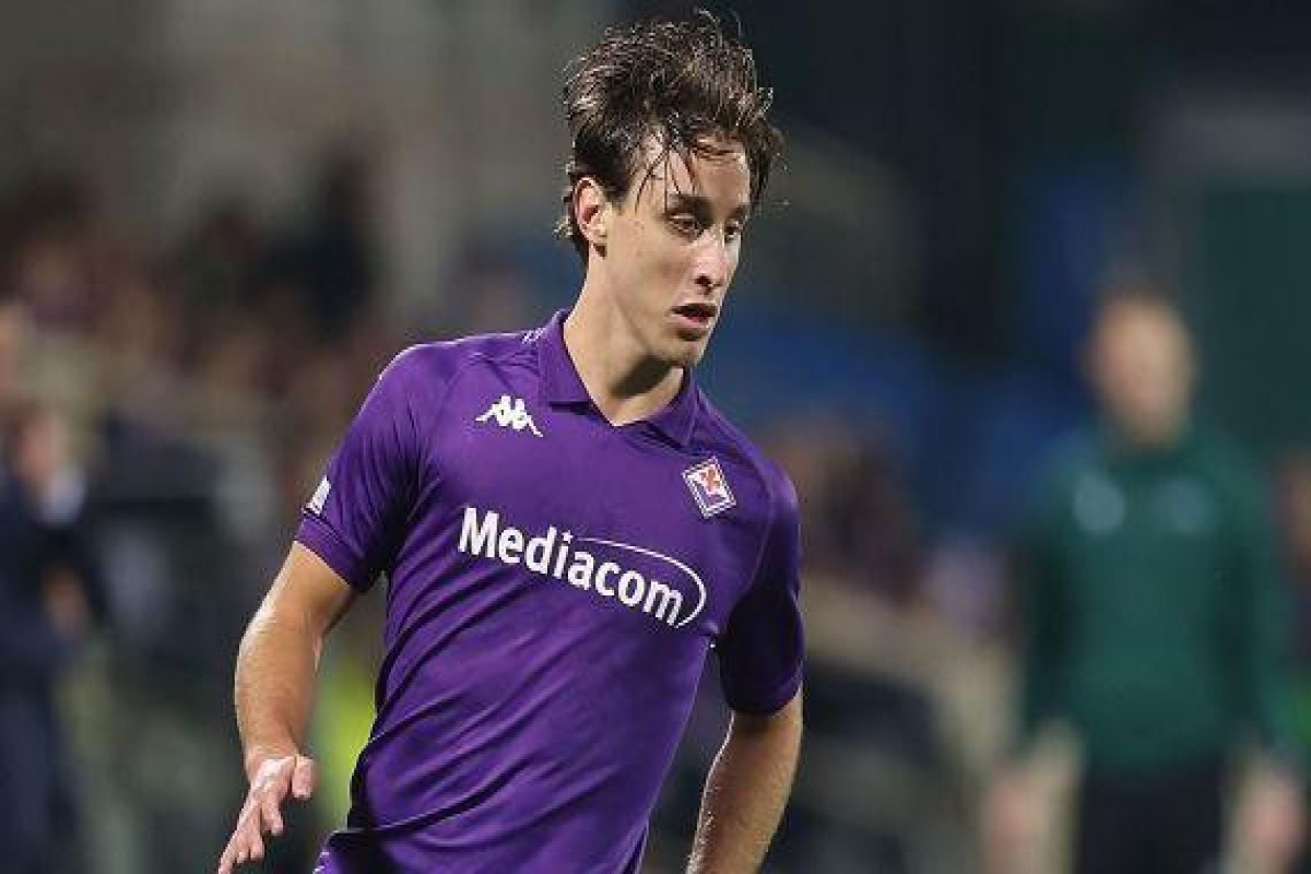 “Fiorentina"nın futbolçusunun ürəyinə defibrilyator quraşdırılıb