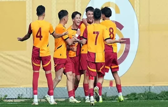 "Qalatasaray" "Fənərbaxça"nı darmadağın etdi