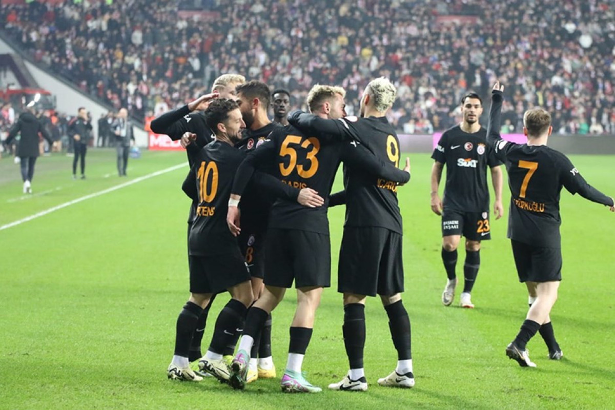 "Qalatasaray" qələbə ilə liderliyə yüksəldi 