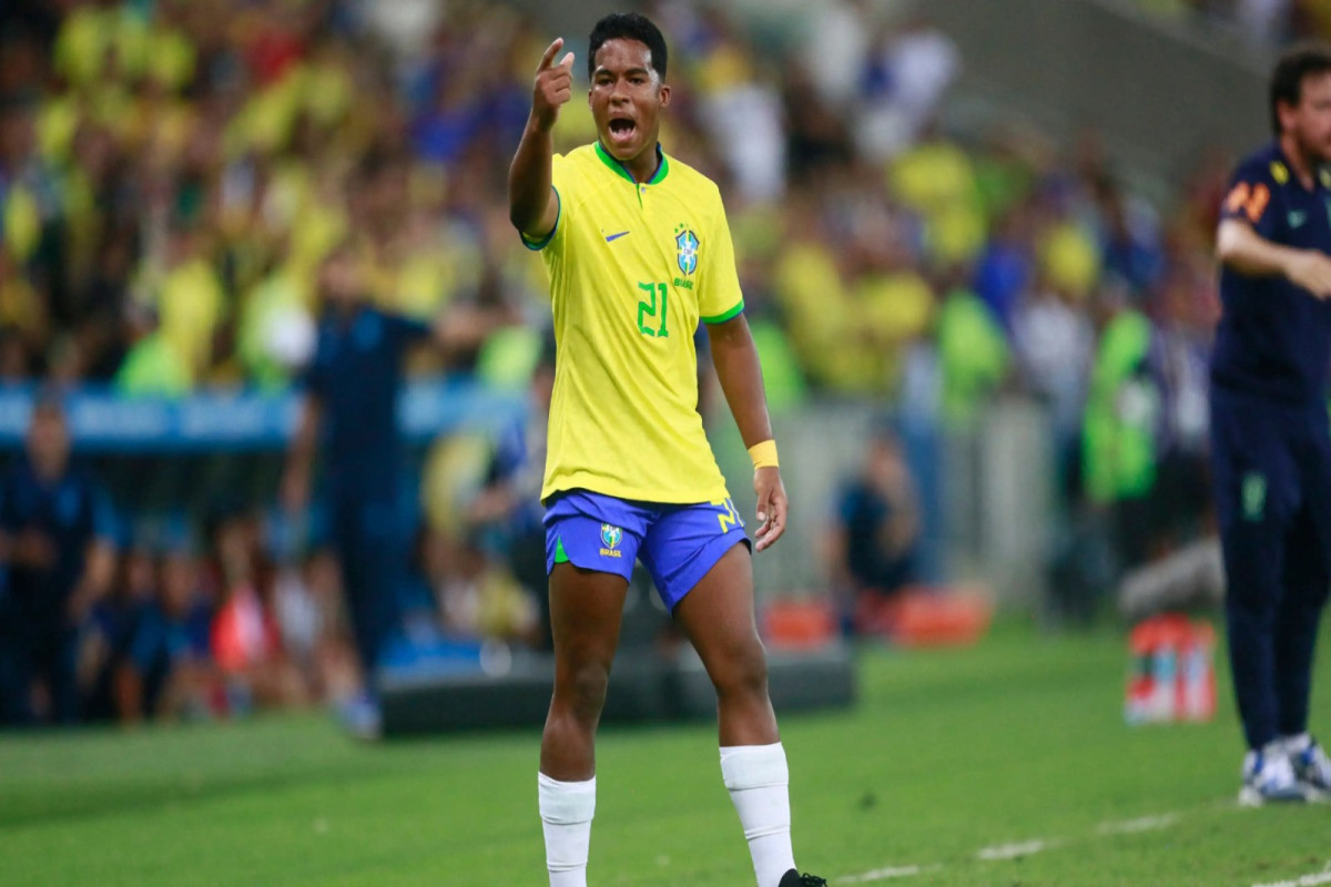 17 yaşlı forvard Braziliya millisində rekord qırdı