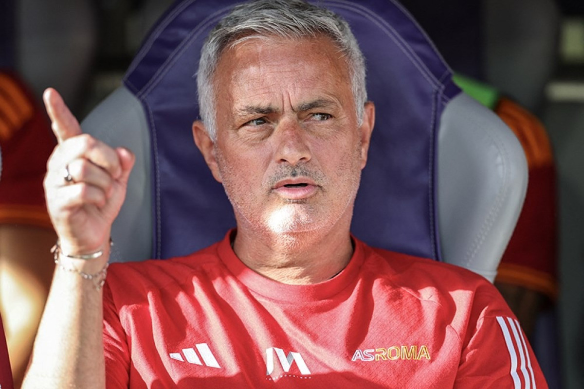 Mourinyo “Beşiktaş” rəsmiləri ilə görüşüb