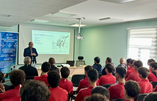 “Turan Tovuz”un futbolçularına danışılmış oyunlarla bağlı seminar keçirilib