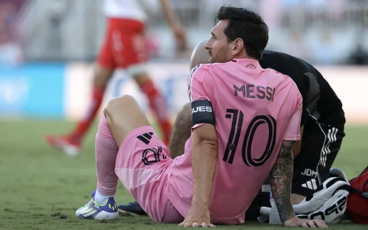 Messi zədələndi, komandası qələbə qazandı