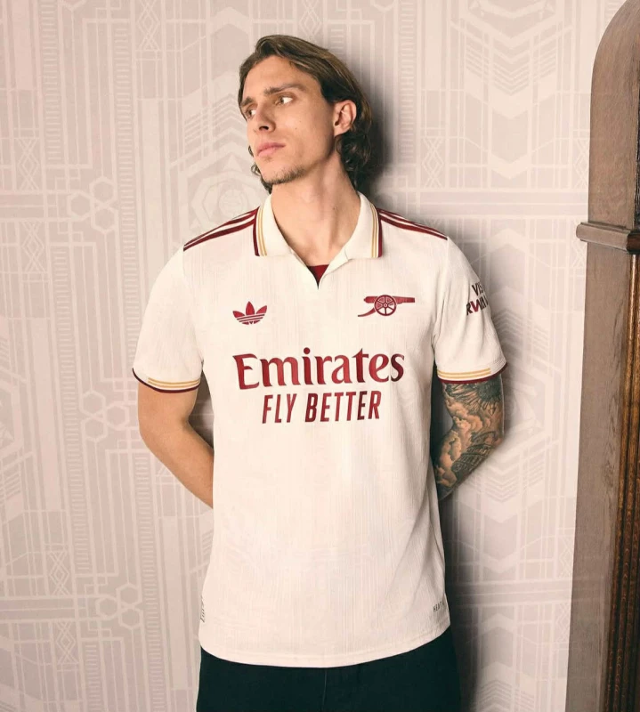"Arsenal" üçüncü formasını təqdim edib - FOTO 