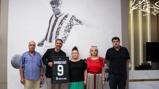 Anatoli Banişevskinin ailəsi “Neftçi”ni ziyarət edib