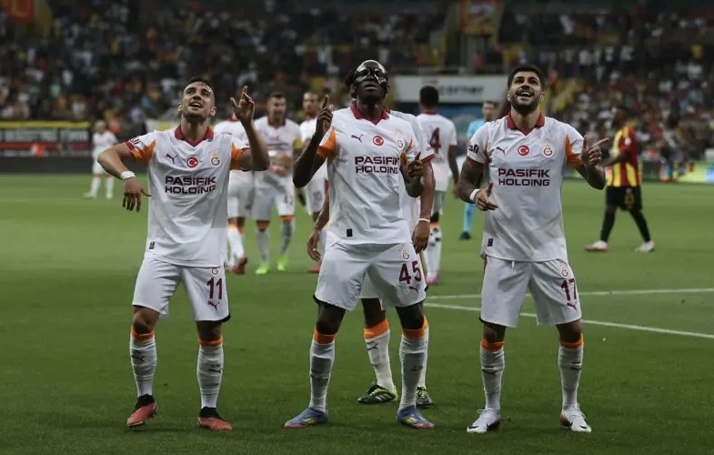 Super Liqa: “Qalatasaray”dan darmadağın