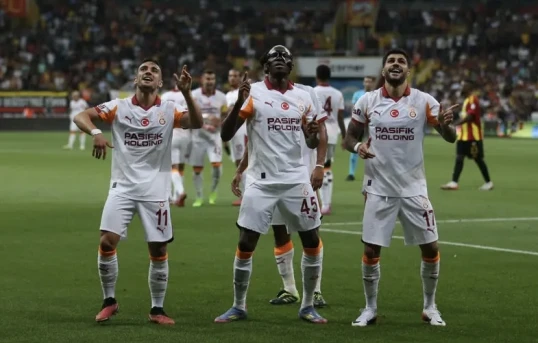 Super Liqa: “Qalatasaray”dan darmadağın