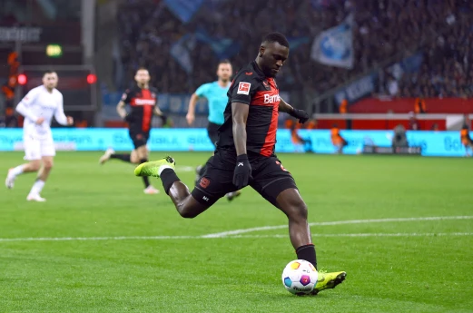 Bonifeysin "Milan"a keçidi baş tutmayıb