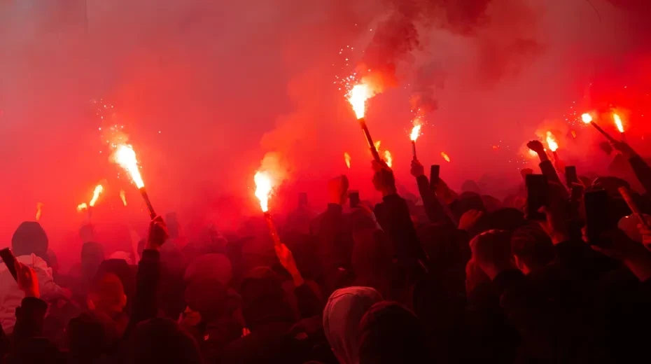 “Ayaks” – “Qroninqen” matçı atəşfəşanlığa görə təxirə salındı - VİDEO 