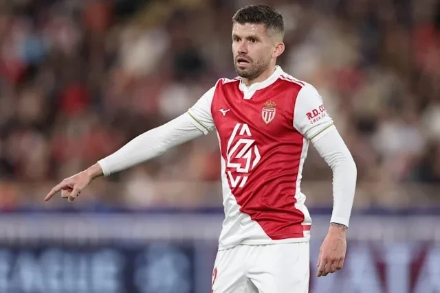 “Beşiktaş” sol cinah üçün axtarışdadır: Əsas namizəd müəyyənləşib 