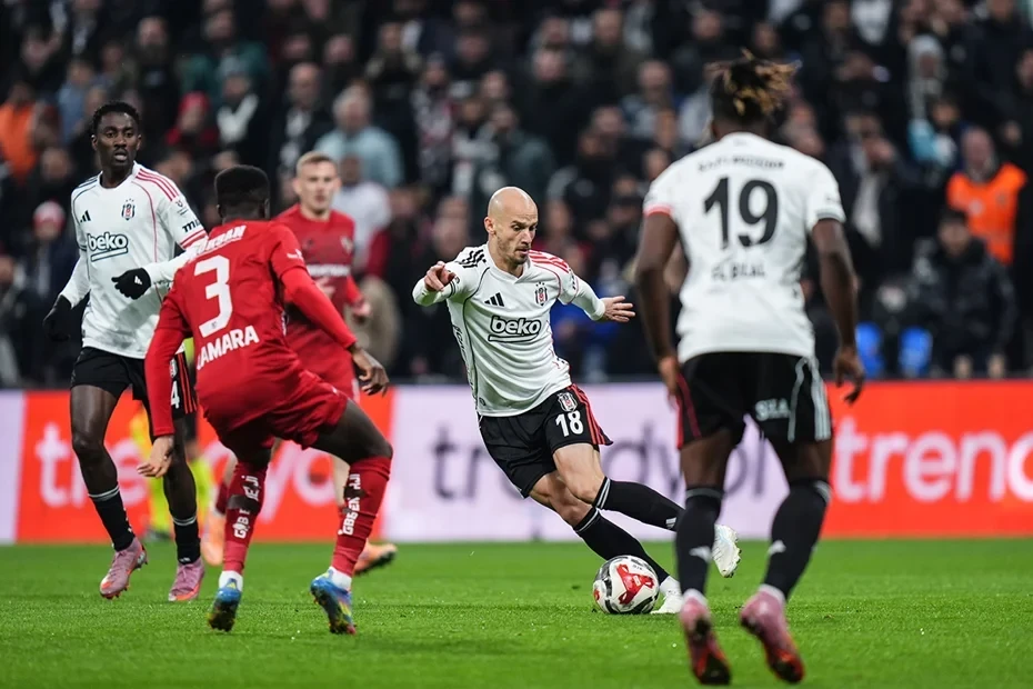 Super Liqa: “Beşiktaş”dan növbəti xal itkisi