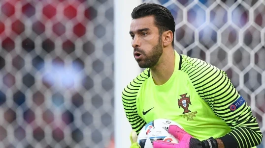 Avropa çempionu karyerasını başa vurub