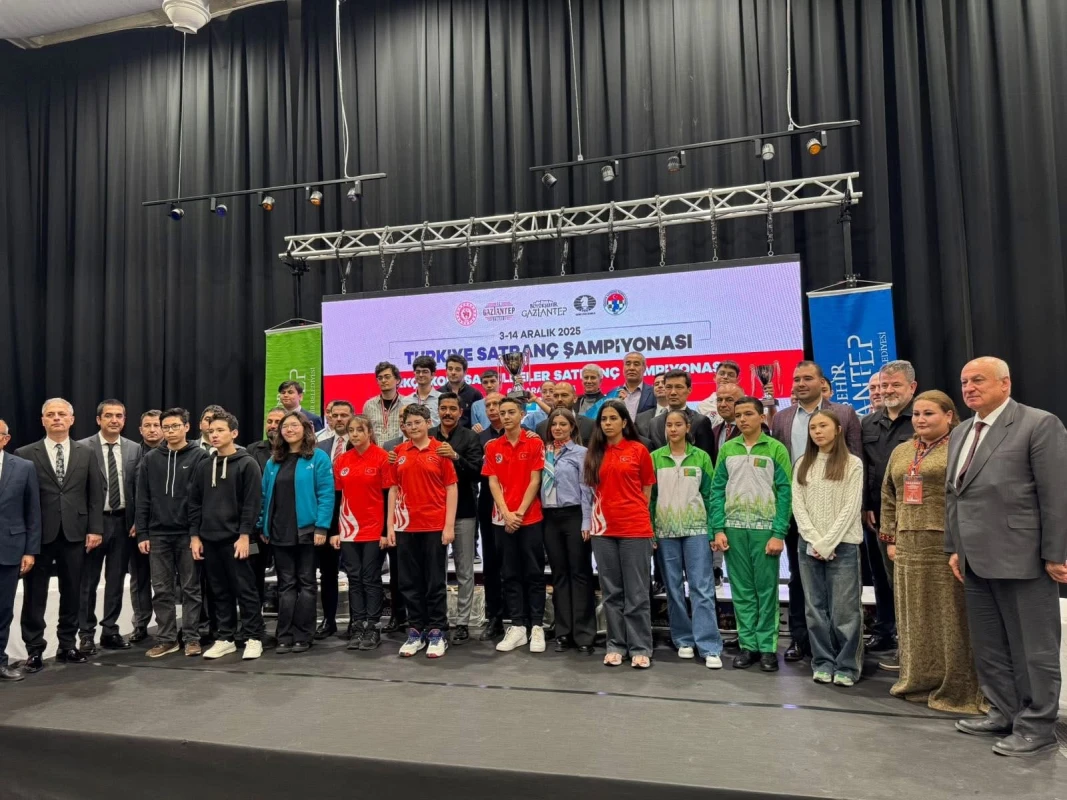 Şahmatçılarımız türkdilli dövlətlər arasında çempion olub - FOTO 