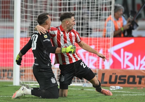 Muslera ulduzlaşdı: Komandası Argentina çempionu oldu