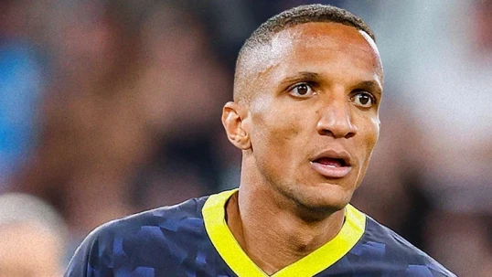 “Fənərbaxça” futbolçusuna şərt qoyub