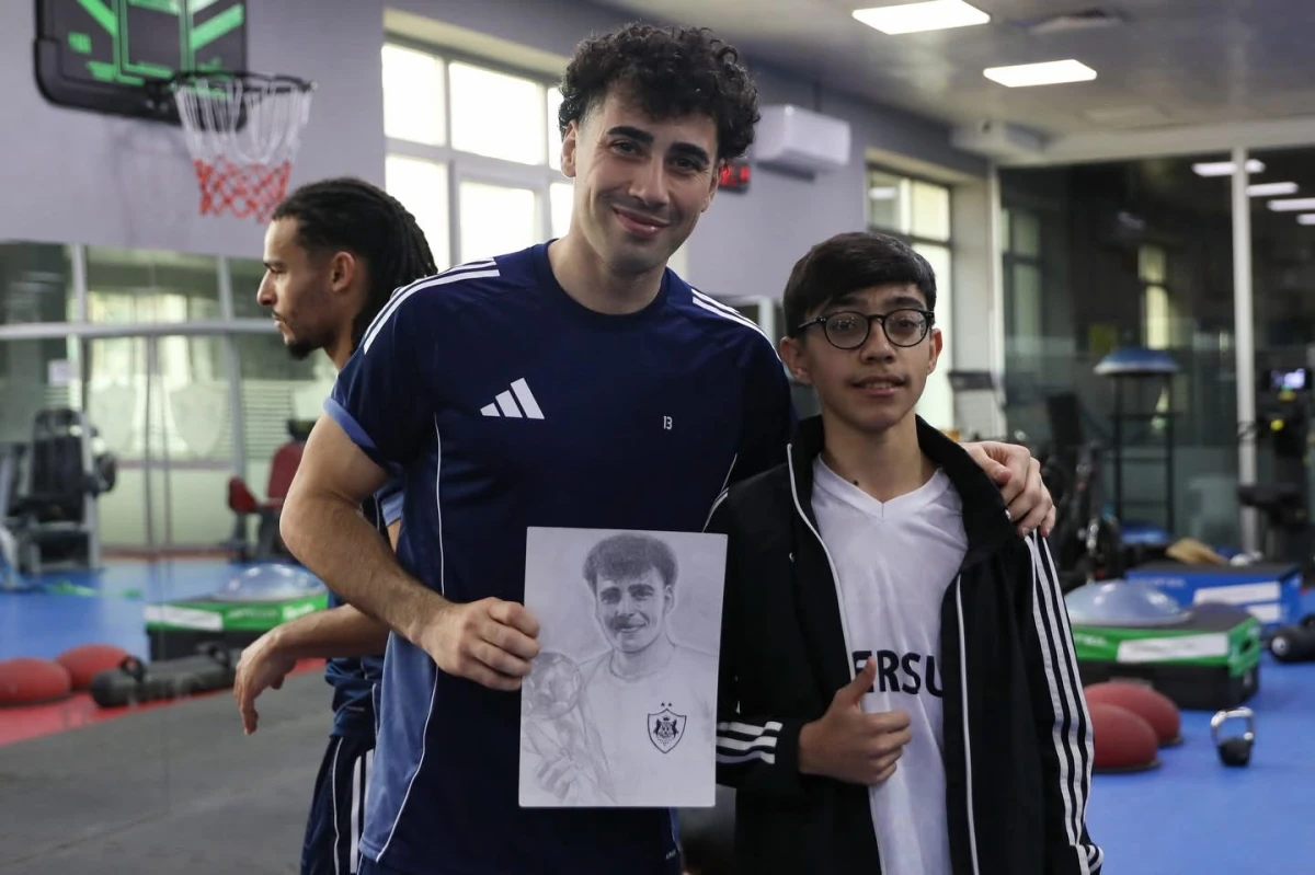 İnternat tipli xüsusi ümumtəhsil məktəbinin şagirdləri "Qarabağ"ın qonağı olublar - FOTO 