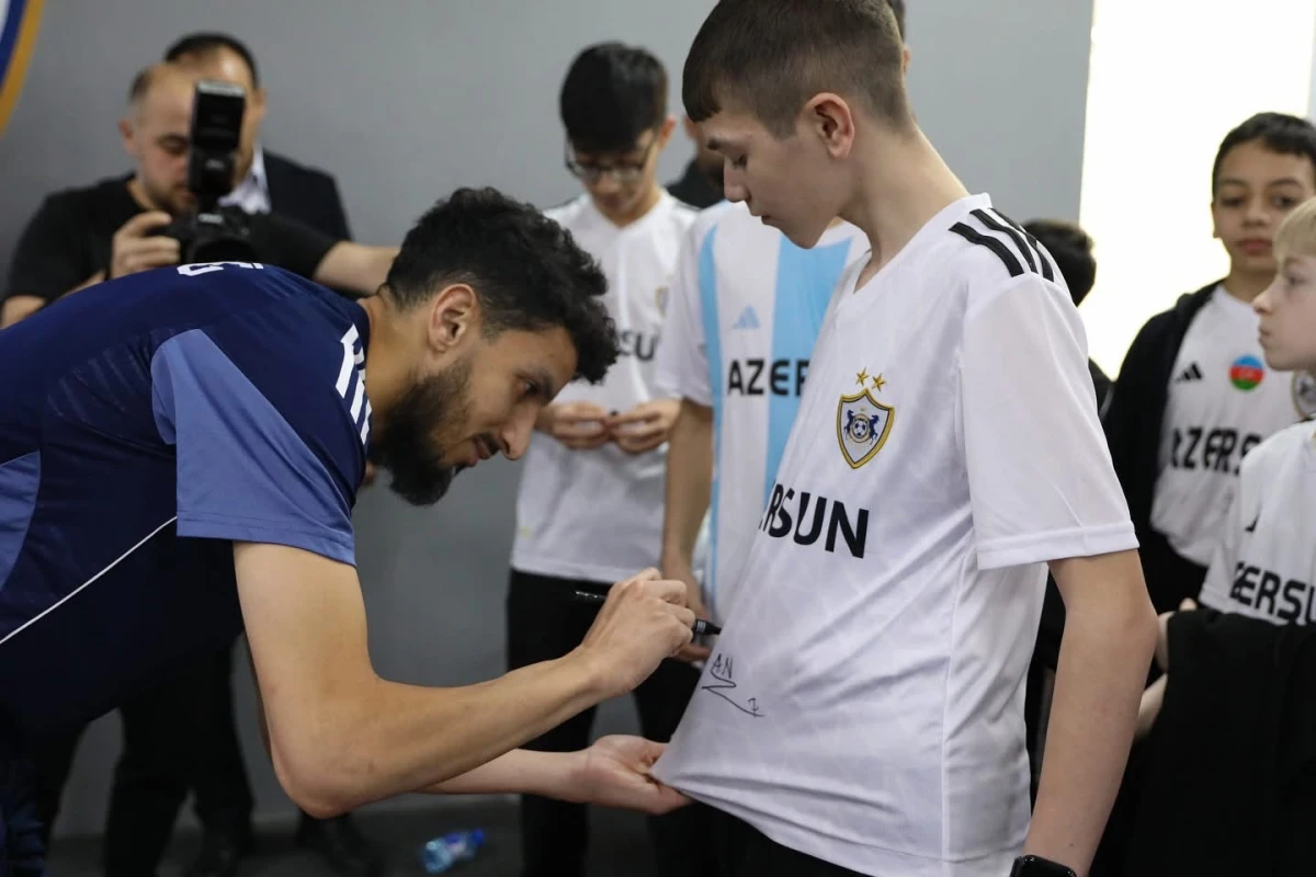 İnternat tipli xüsusi ümumtəhsil məktəbinin şagirdləri "Qarabağ"ın qonağı olublar - FOTO 