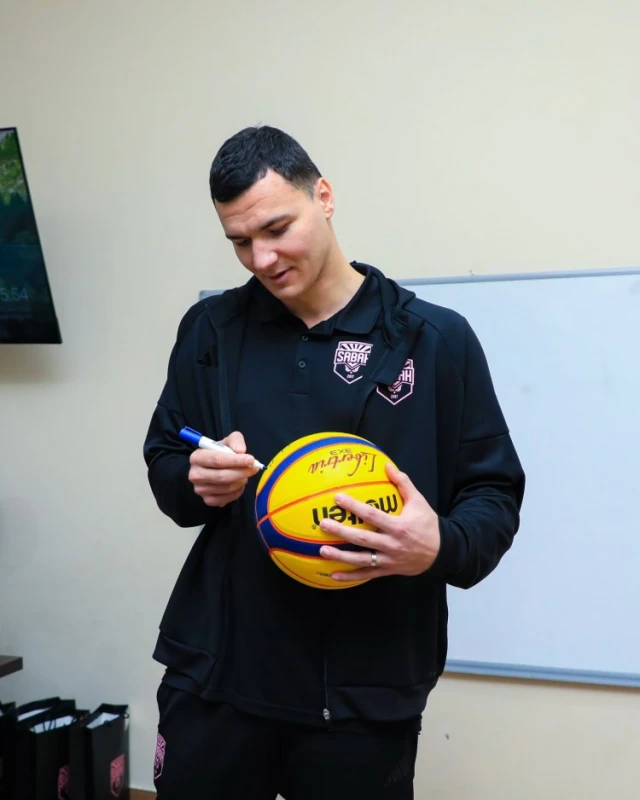 “Sabah” kollektivi uşaq sığınacağında - FOTO 