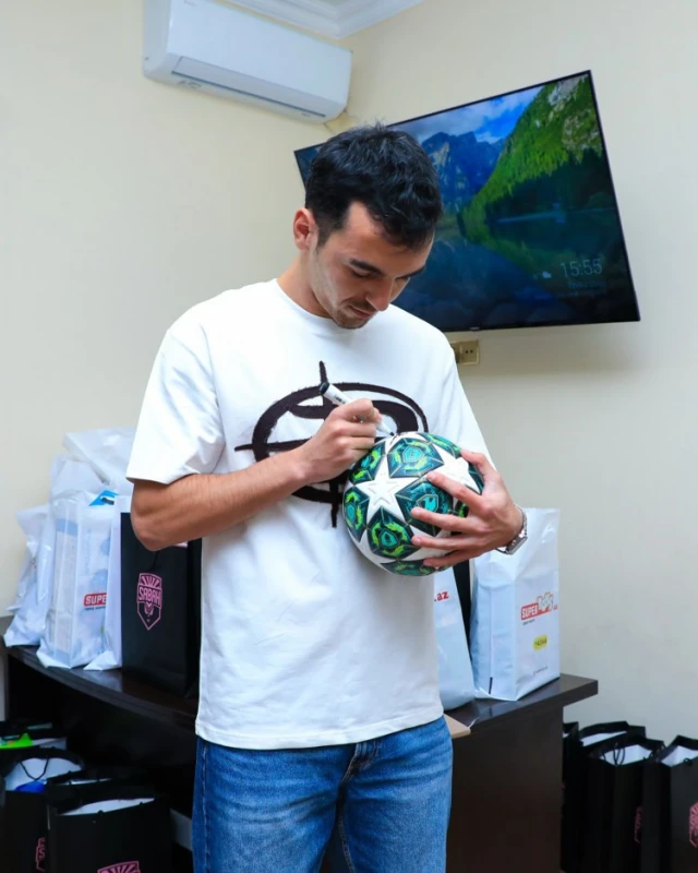 “Sabah” kollektivi uşaq sığınacağında - FOTO 