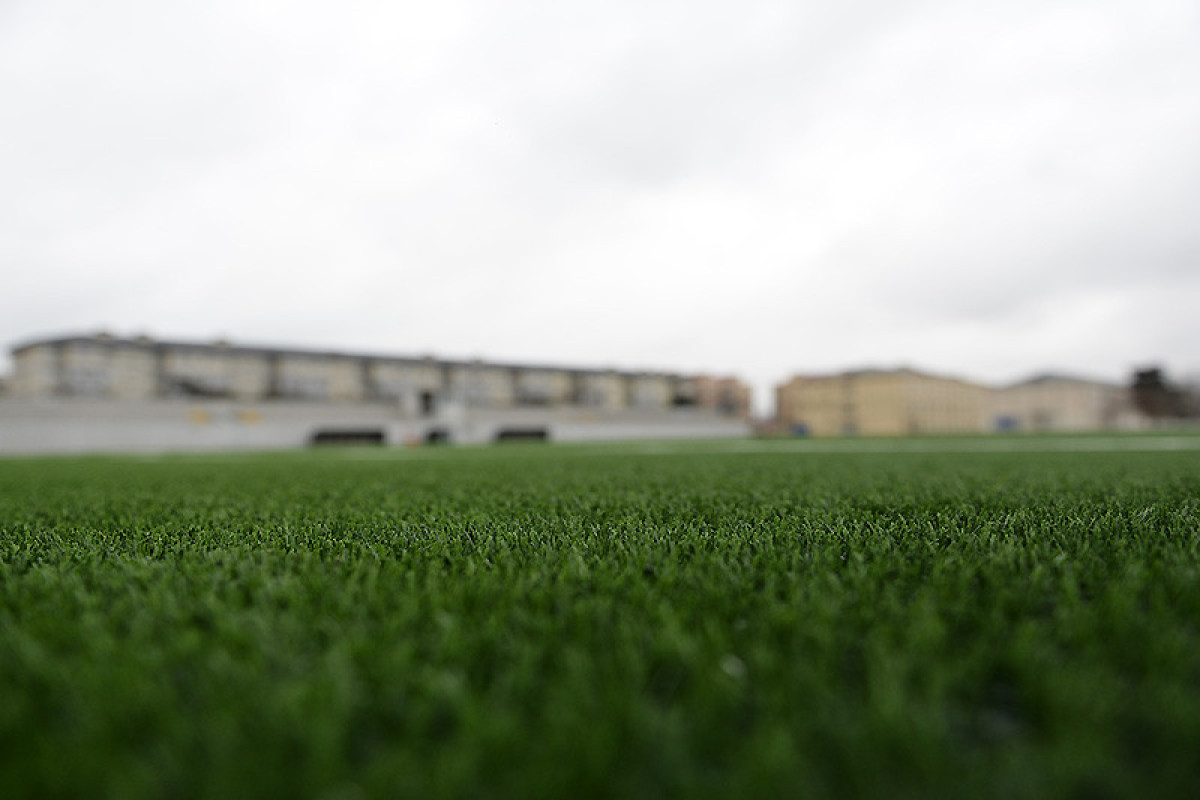 Binə stadionunun ot örtüyü yenilənib - FOTO 