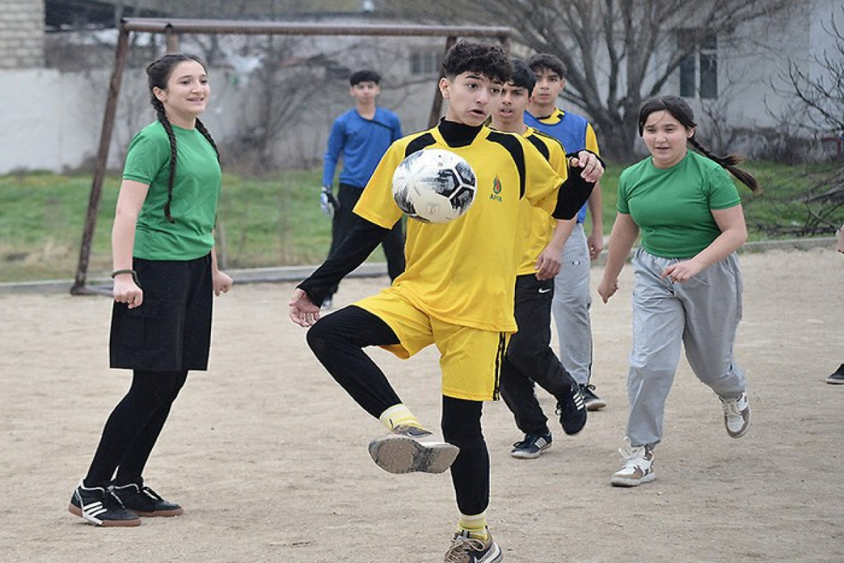 "Məktəblərdə Futbol Dərsi" layihəsi davam edir