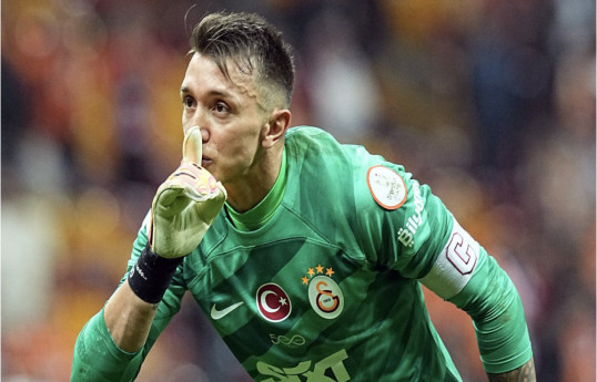 Muslera üçün tarixi matç