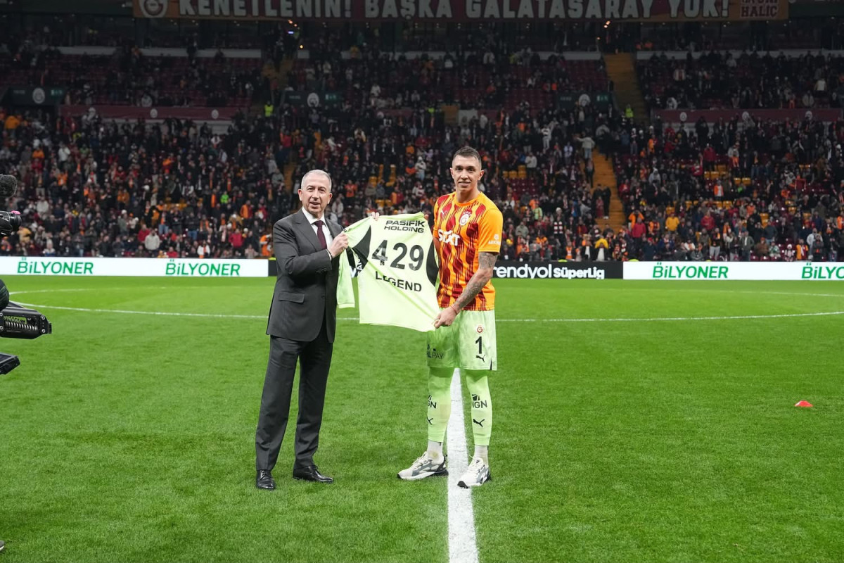 Muslera “Qalatasaray” tarixinə düşüb