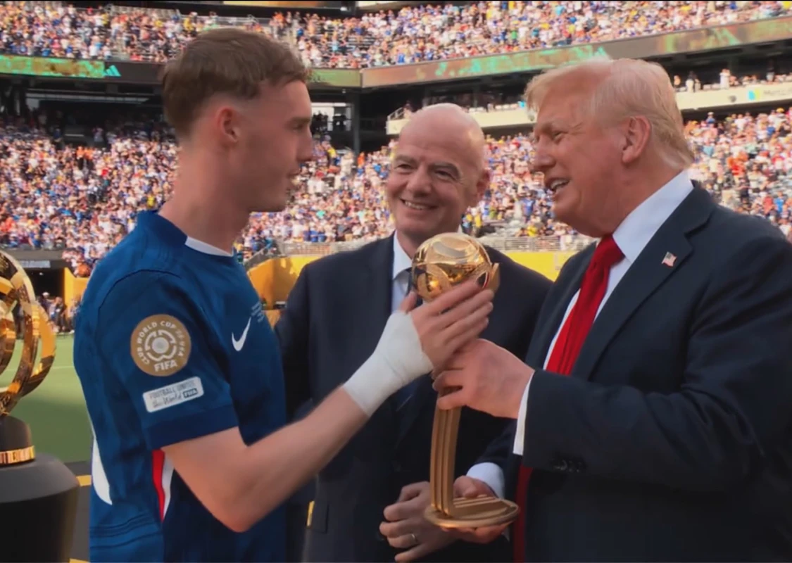 Kuboku "Çelsi"yə Donald Tramp təqdim etdi