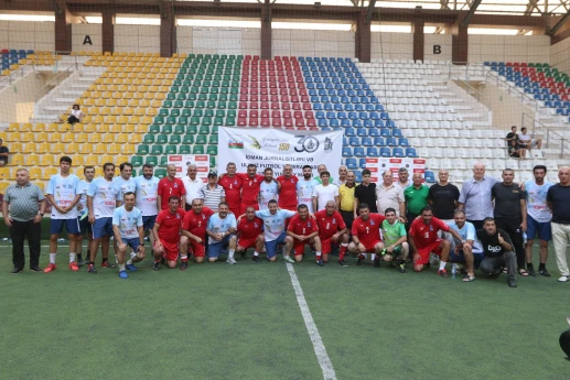 Mətbuat Günü münasibətilə veteran futbolçular və jurnalistlər arasında yoldaşlıq oyunu keçirilib - FOTO 