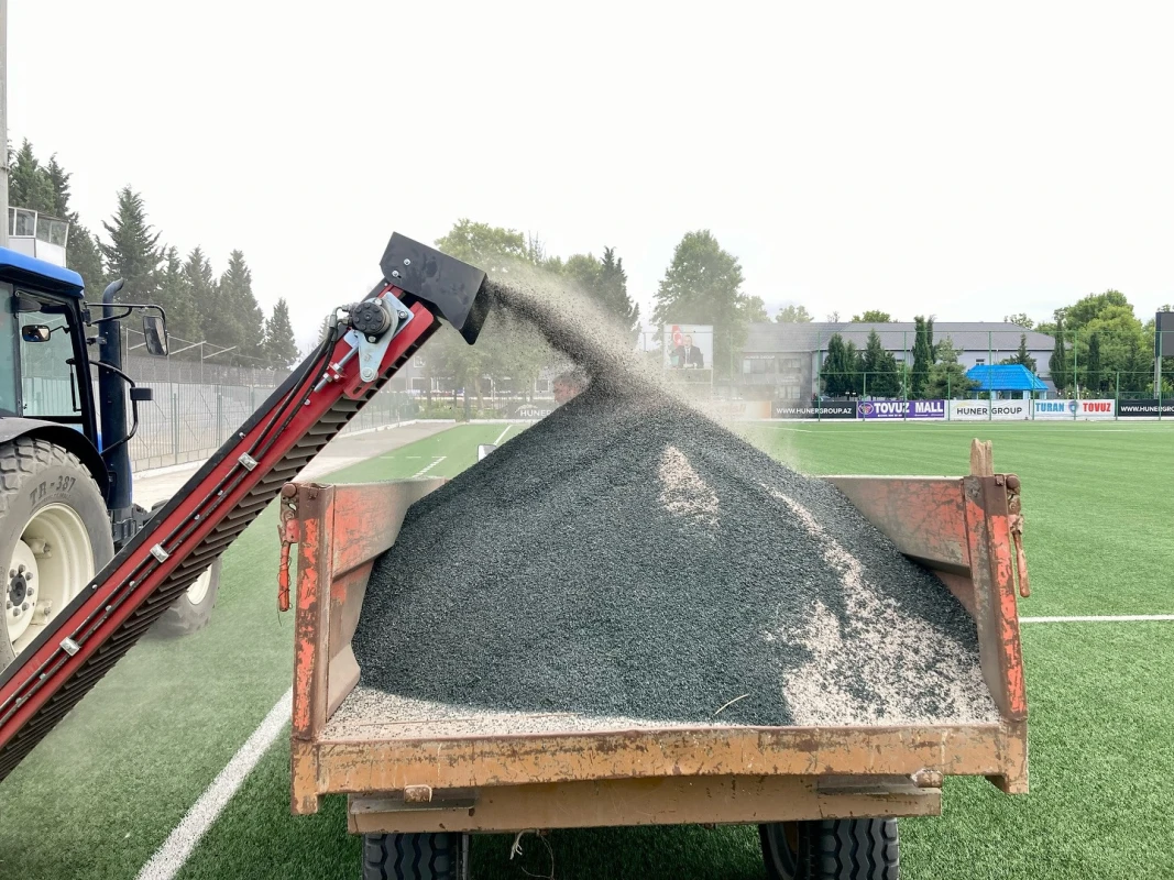 Tovuz şəhər stadionunda ot örtüyünün dəyişdirilməsi işlərinə start verilib - FOTO 