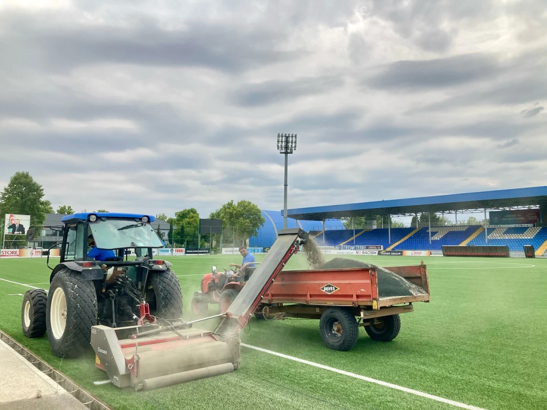 Tovuz şəhər stadionunda ot örtüyünün dəyişdirilməsi işlərinə start verilib - FOTO 