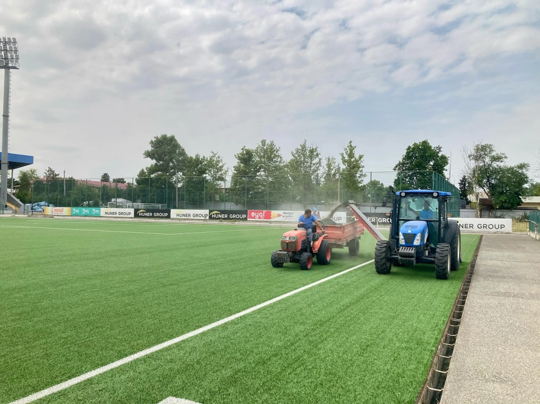 Tovuz şəhər stadionunda ot örtüyünün dəyişdirilməsi işlərinə start verilib - FOTO 