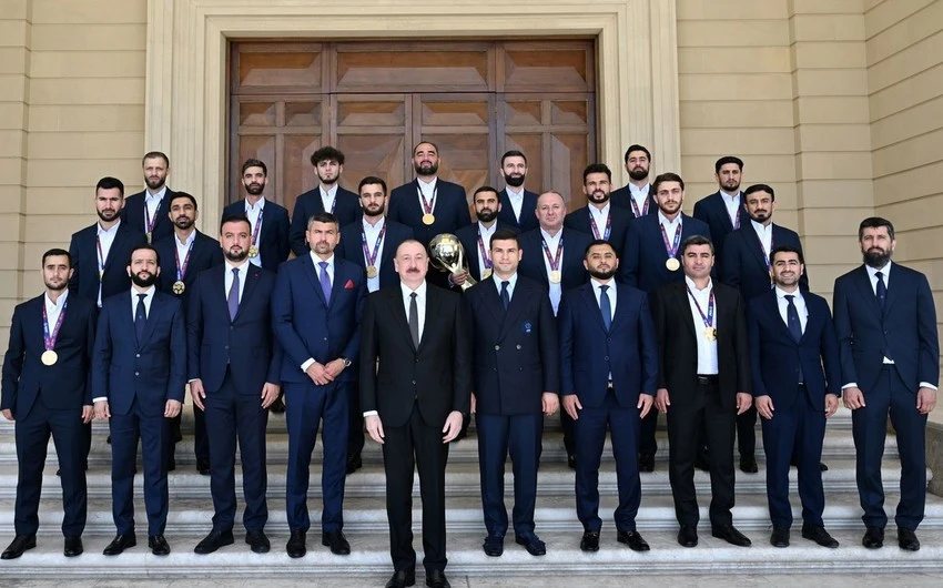 İlham Əliyev dünya çempionu olan milli komandanın üzvlərini qəbul edib