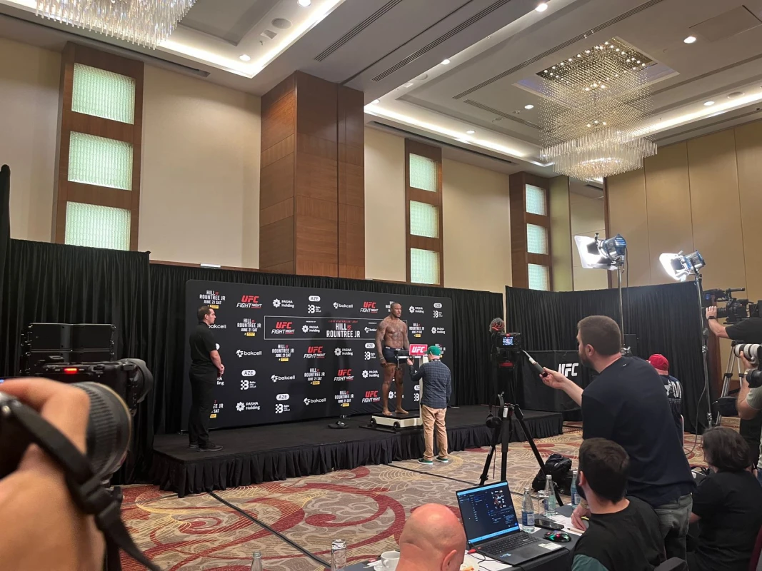 UFC turnirində iştirak edəcək idmançıların rəsmi çəkiölçmə mərasimi baş tutub
