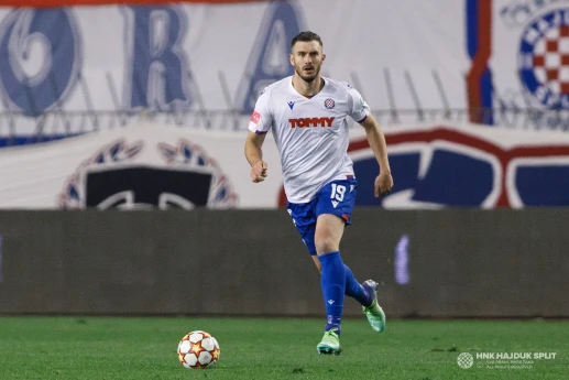 “Zirə”nin rəqibi futbolçusu ilə yollarını ayırıb