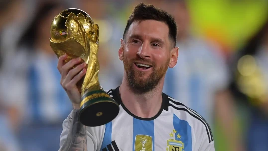 Tarixdə bu gün: Futbolun əfsanəsi Lionel Messi 38 yaşını qeyd edir 